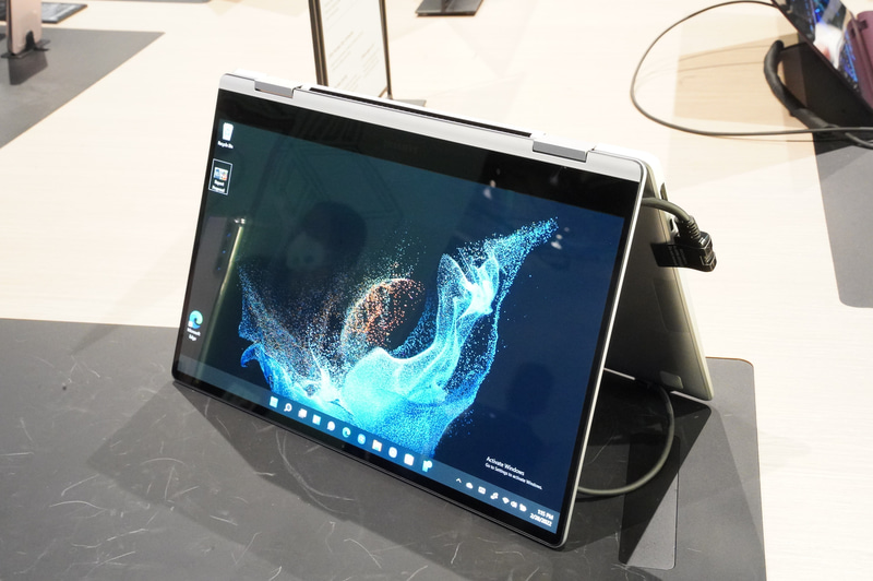 13.3型をテントモードにしたところ