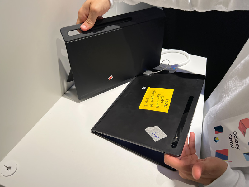 膨らみにはペンを格納できる