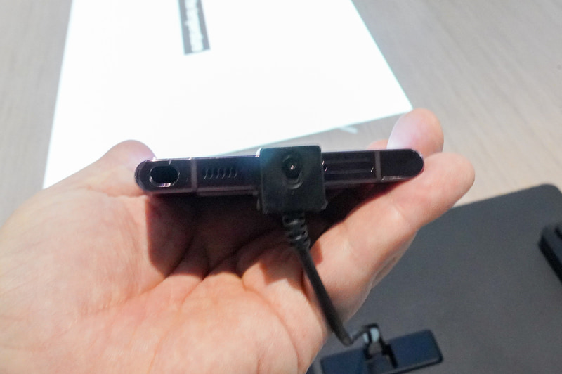 底面にはUSB Type-C端子とSペン内蔵スロットが