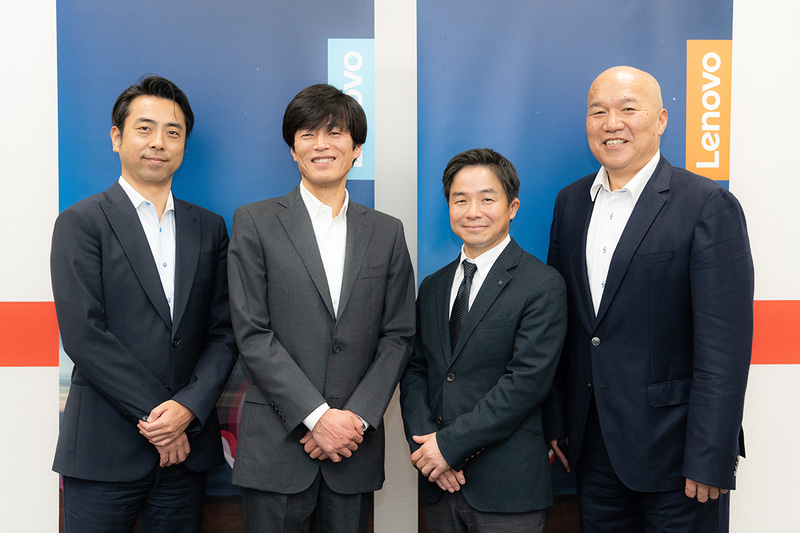 左から順に<br>レノボ・ジャパン合同会社 大和研究所 執行役員 塚本泰通氏<br>ソニーセミコンダクタソリューションズ株式会社 IoTソリューション事業部 事業部長 中村俊之氏<br>千住金属工業株式会社 研究開発部 統轄部長 島村将人様氏<br>レノボ・ジャパン合同会社 大和研究所 コマーシャルソリューション製品開発 コマーシャルサブシステム開発 ディスティングイッシュド エンジニア&エグゼクティブ ディレクター 小菅正氏