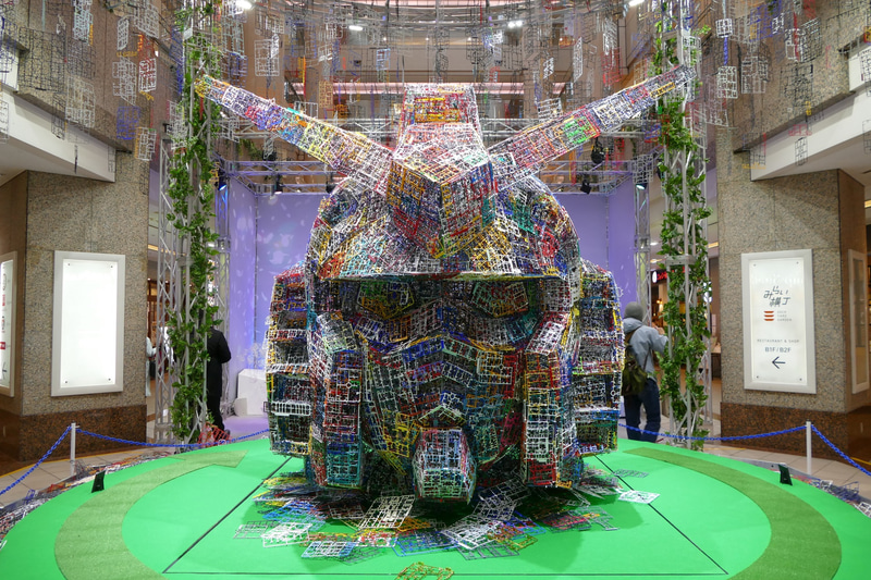 ガンプラランナー3,000枚から作られたガンダムヘッド<br>© 創通・サンライズ