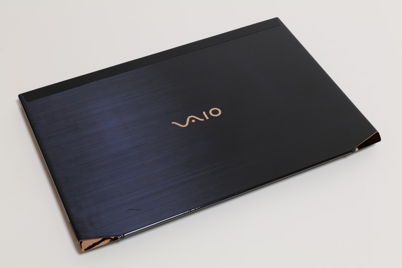 VAIO「VAIO Z」(勝色特別仕様)。価格は35万5,080円から