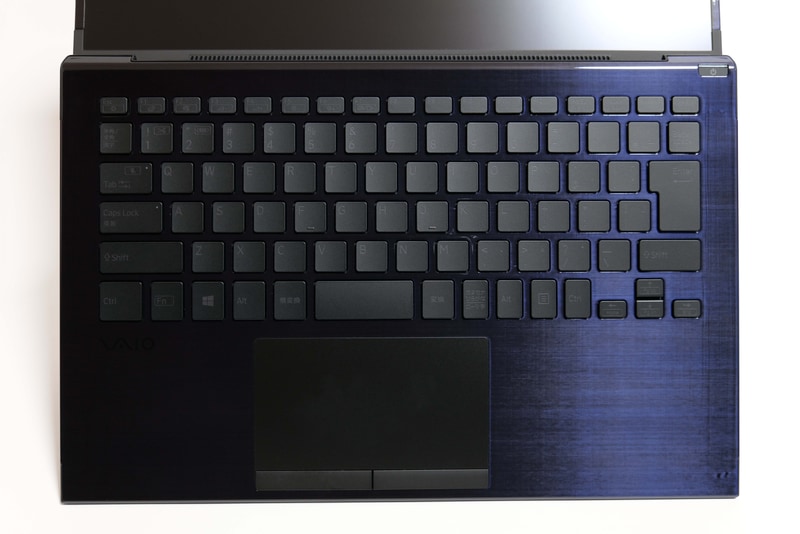 キーボード面。キーボードは日本語配列、日本語配列(かな文字なし)、日本語配列(隠し刻印、かな文字なし)、英字配列、英字配列(隠し刻印)の5種類を用意