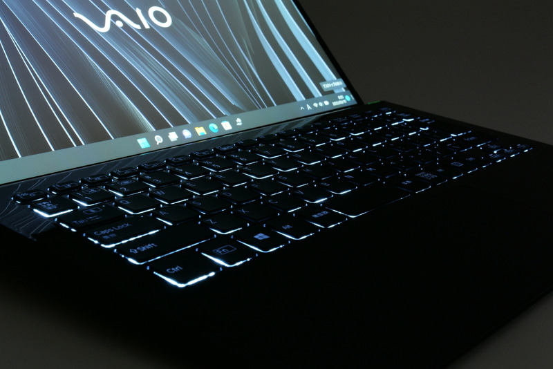 キーボードバックライトは白色LED。消灯までの時間は10秒/30秒/60秒のいずれかに設定できる