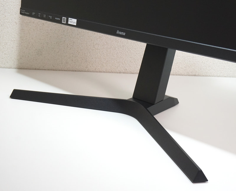 スタンドには細身のデザインを採用する