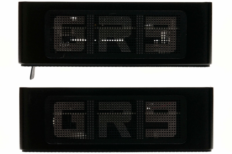 本体右側面(上)と左側面(下)には「GR9」のロゴが入っている