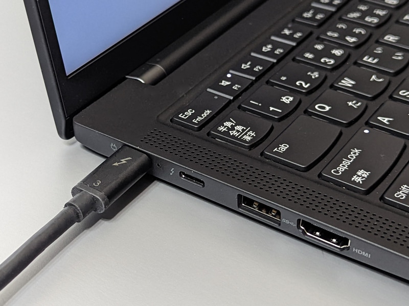 最大65WのUSB PDに対応。筆者は購入してからこれまで、純正のACアダプタは使わず、USB PDオンリーで使用している