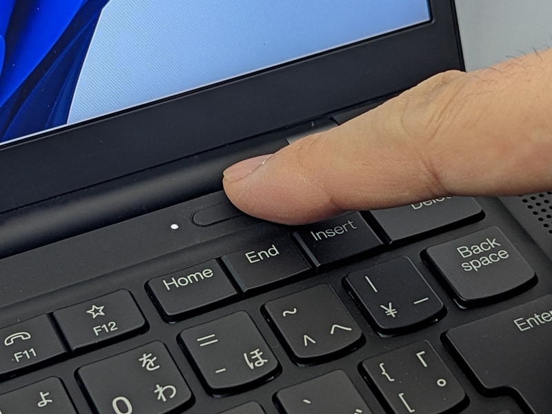 今回のGen 9では指紋認証センサーは電源ボタンと一体化し、キーボード上部へと移動している。認識率はお世辞にも高くない