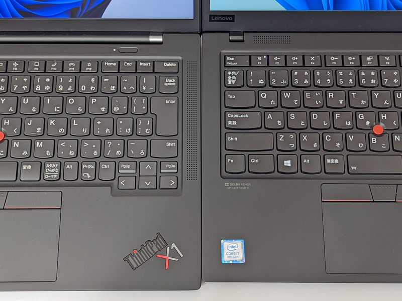 2019年モデル(右)ではキーボード上部にあったスピーカーは、今回のGen 9(左)ではキーボードの左右へと移動している