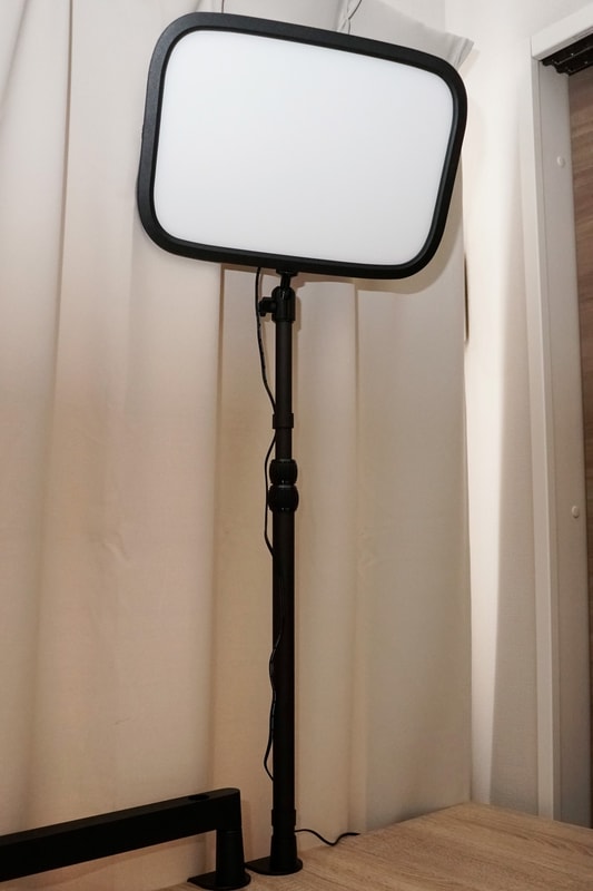 机に取りつけたところ