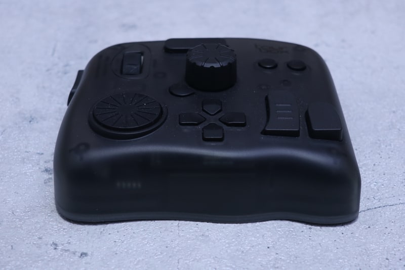 本体手前には何もない