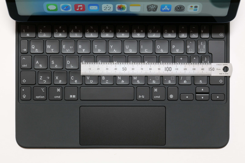 今回はMagic Keyboardを借用した。Magic Keyboardのキーピッチは実測18mm前後