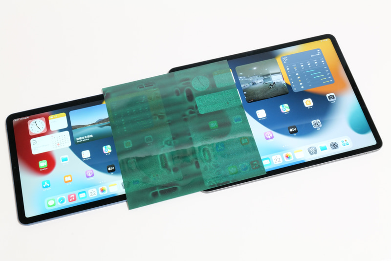 iPad Airは2スピーカー、iPad Proは4スピーカー。iPad Airは横持ちしたときのみステレオ再生でサウンドを楽しめる