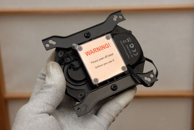 水冷ヘッドにもマウントをセット。この写真ではネジを間違えているので注意(スミマセン)