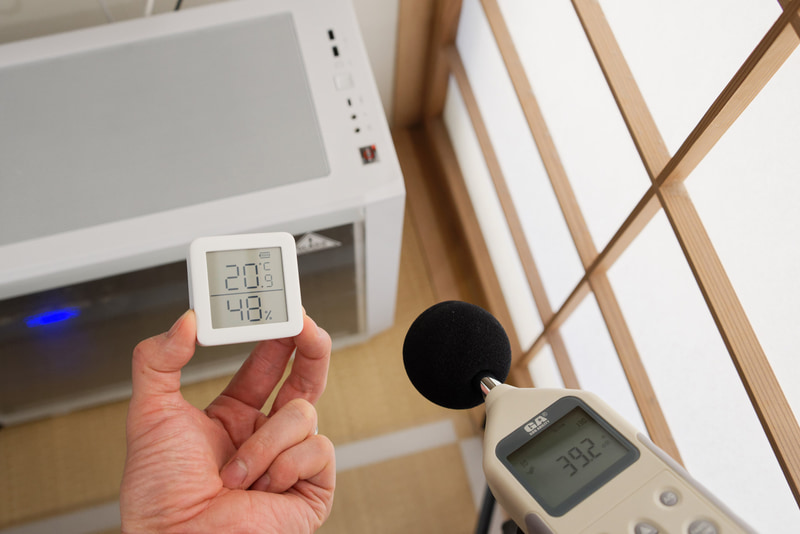 温度も把握しつつ、ミドルタワー(空冷)とフルタワー(Liquid Freezer II)それぞれで、アイドル時とピーク時(動画エンコード時)の騒音を筐体から20cm離れた位置から測定。ケースファンの構成は同一