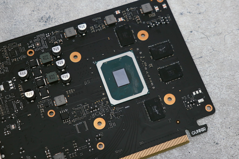 有り体に言ってしまえばTiger Lake-UP3内蔵GPUの単体版だが、ダイとしてはCPUコア無効版……というわけではなく、本当に単なるディスクリートGPUのようだ