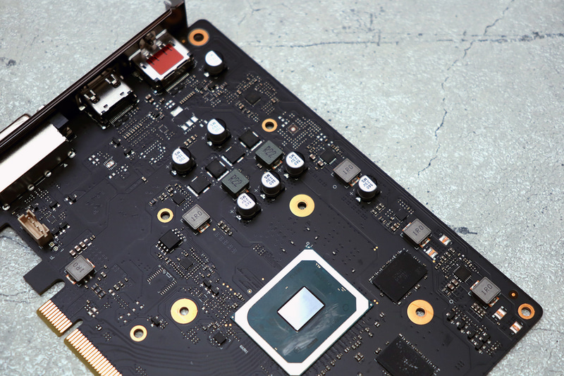 エントリークラスの割には電源設計がかなり頑張っているように思う