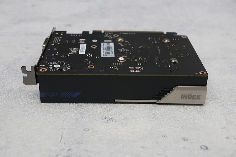 側面のデザインはちょっとかっこいい