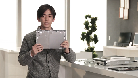 富士通、世界最軽量599gを達成した第12世代Coreタブレット「FMV LOOX