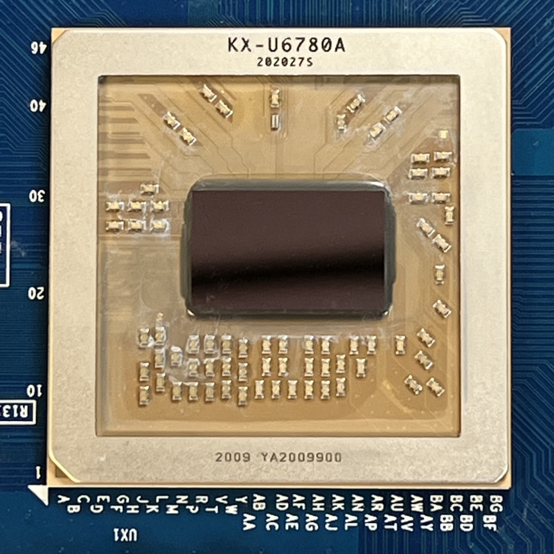 KaiXian KX-U6780Aのダイ。ヒートスプレッダはなく、どことなくAthlon XPを思い出す