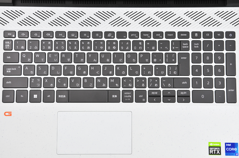 キーボードにはテンキー付きの日本語キーボードを搭載している。&yen;キーとBackspaceキーがくっ付いているなど、狭いスペースにテンキーを入れるために結構色々なところが変則的な配置になっている