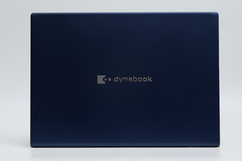 天板。ボディ素材にはマグネシウム合金を採用し、軽さと優れた堅牢性を両立