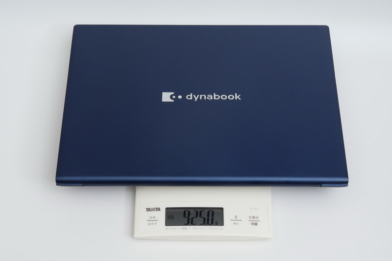 試用機の重量は実測で925gと公称を大きく下回っていた