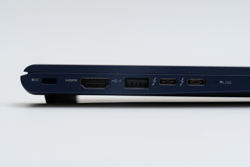 左側面にはHDMI、USB 3.0、Thunderbolt 4×2を配置
