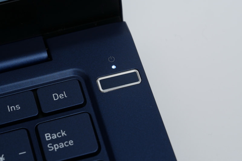 電源ボタンは指紋認証センサー一体型