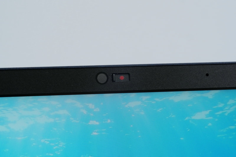 Webカメラには、カメラを物理的に覆えるシャッターも用意