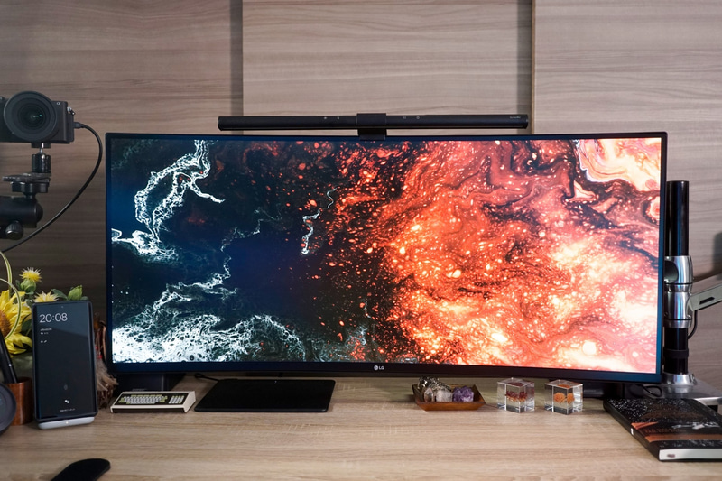 LG「34WP60C-B」。台座はすでに取り外している