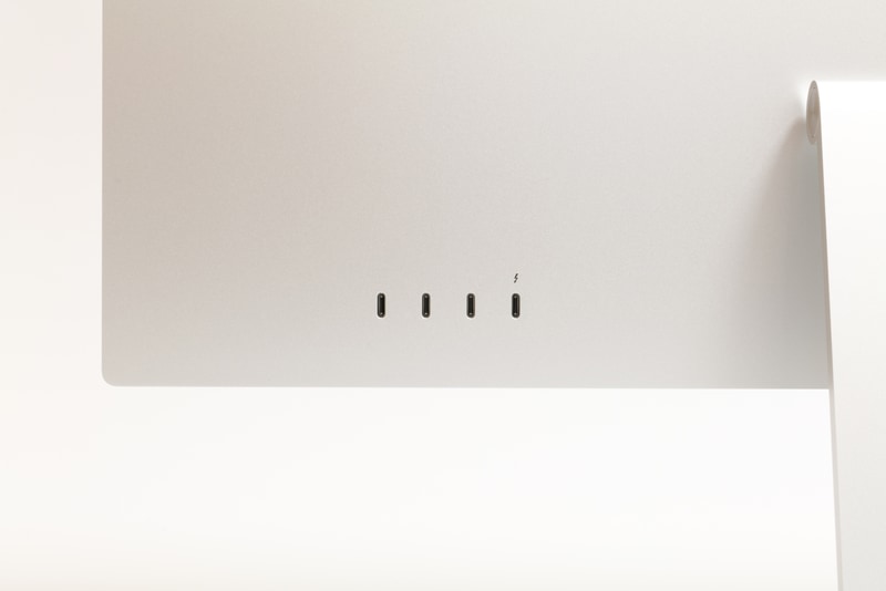 一番右が「ホスト用アップストリームThunderbolt 3(USB-C)ポート」、ほかの3基が「周辺機器、ストレージ、ネットワーク接続用ダウンストリームUSB-Cポート」