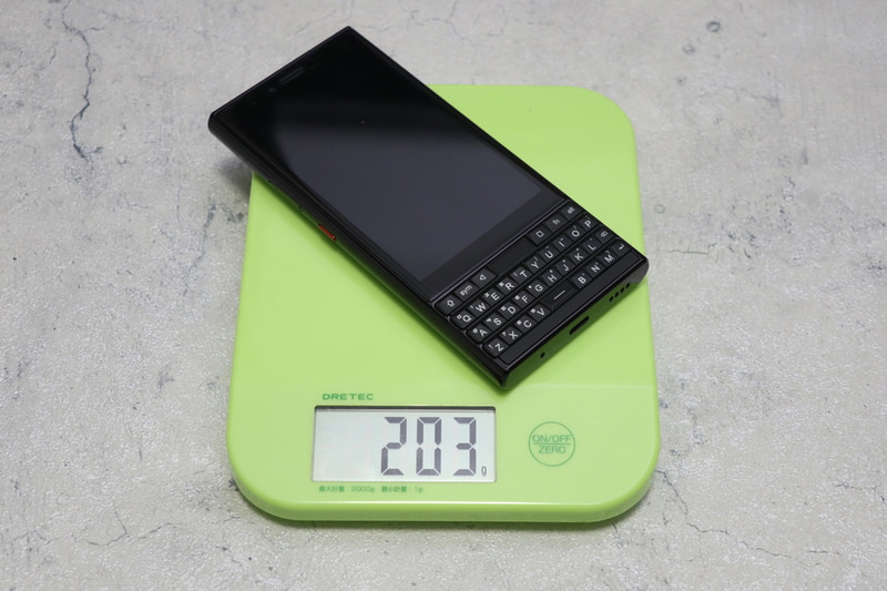 本体単体では203gと重量級だが、あまり気にならない