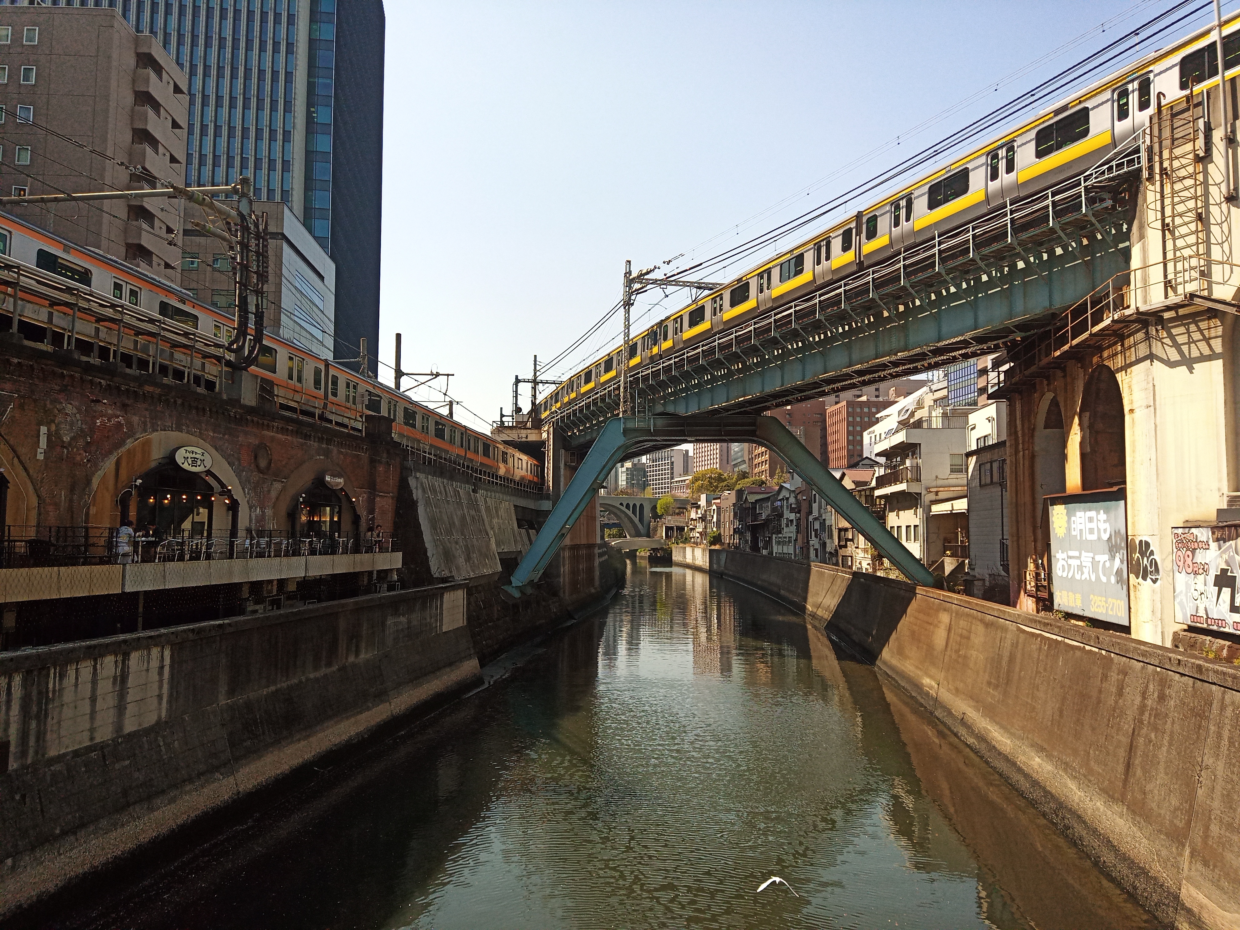 半逆光だと空の色がだいぶ薄くなる。ディテールに関しては頑張っている