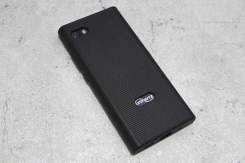 付属していたケースはラバー製で滑り止め効果はかなり高い