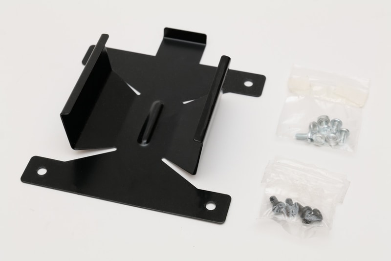 アームが干渉してVESAマウンタを取り付けられない場合には小型PC取り付け用ブラケット「MD BRPCV03」を利用する