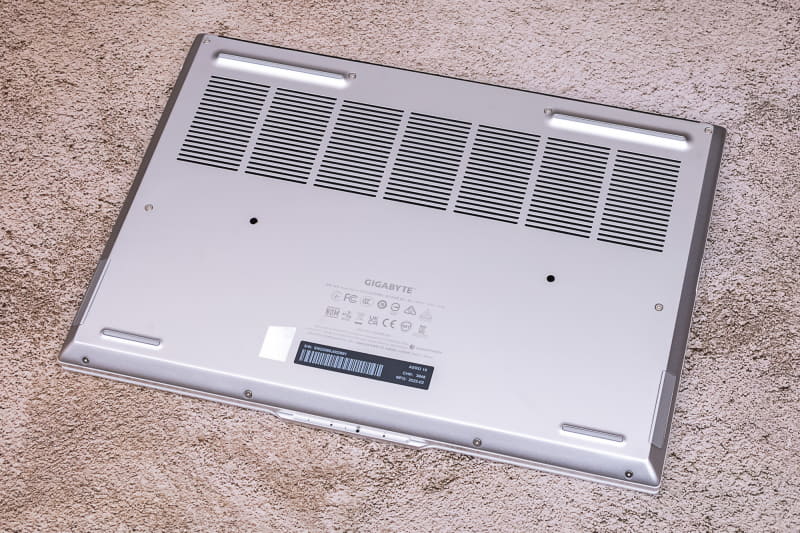 底部には吸気口がある