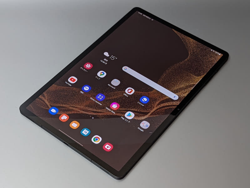 ベゼル幅は上下左右で均等なので、縦向きでの利用にも違和感はない