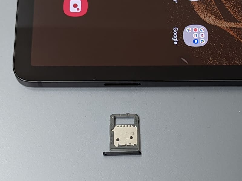 カードスロット。最大1TBまで対応する