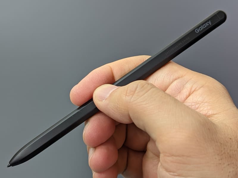 ペンが標準で付属するのは今回比較している2製品にはない強みだ