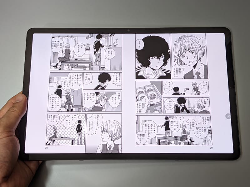 コミックは単ページだと大きすぎるので、基本的に見開き表示で使うことになるだろう