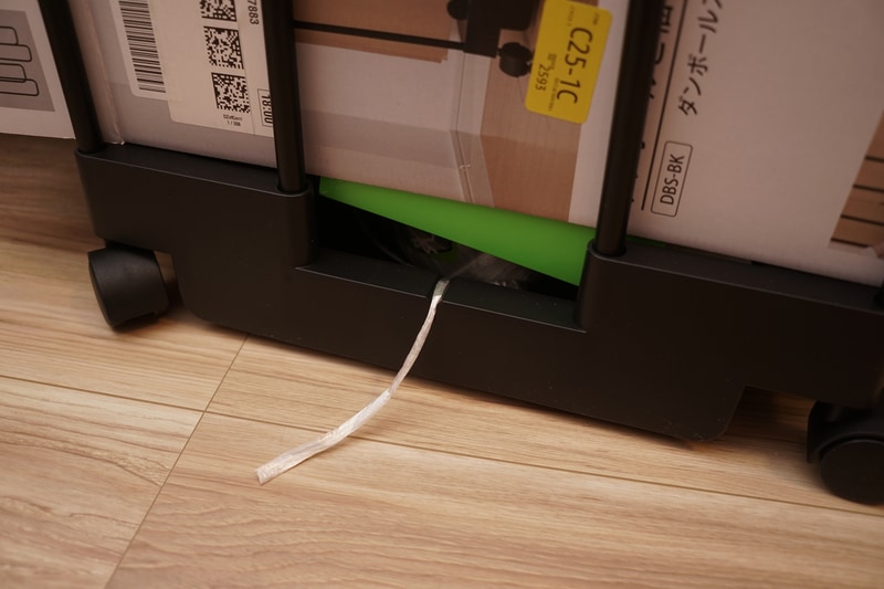 紐を出して引っかけておくフックもある