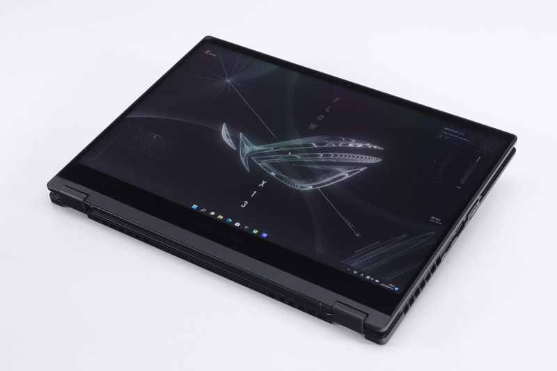 タッチパネルも搭載しているので、タブレットPCのように扱うこともできる