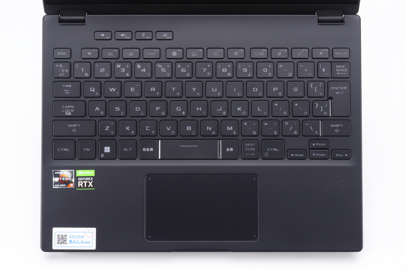 日本語キーボードを搭載。タッチパッドはボタン一体型