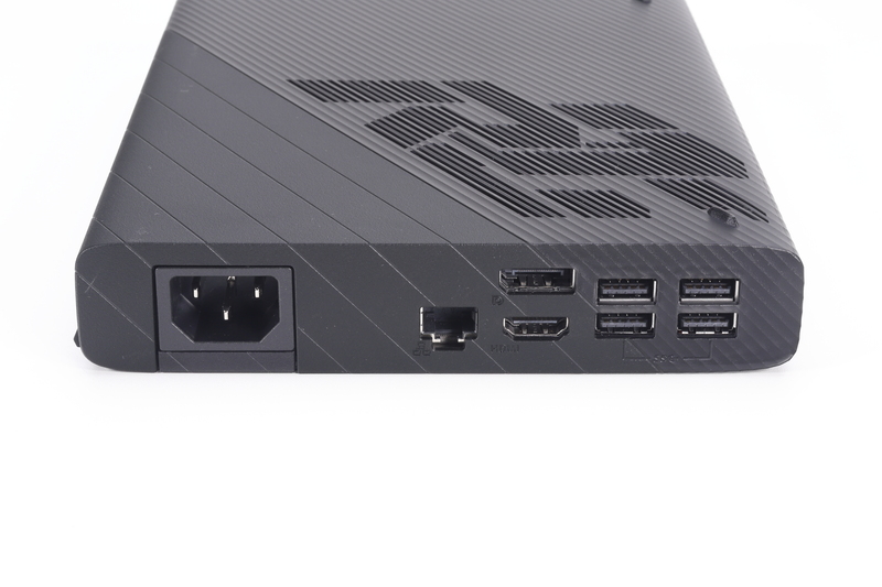 ROG XG Mobile GC32Lのインターフェイス。HDMI、DisplayPort、USB 3.0×4基、2.5Gigabit Ethernet