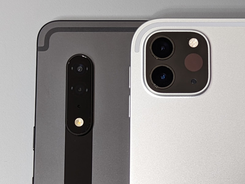 カメラ部は、外見はあまり似ていないが、どちらも2眼構成