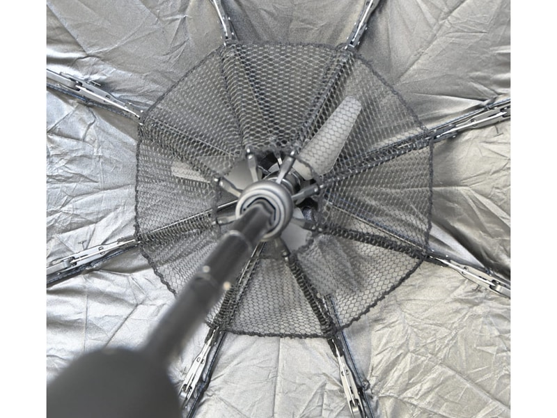 内側中央に扇風機となるファンを搭載