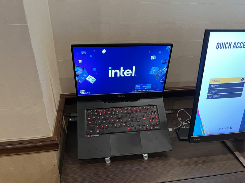 MSIのCore HX搭載システム、モバイルワークステーション向けだがdGPUとの組み合わせでゲーム時の性能も高い
