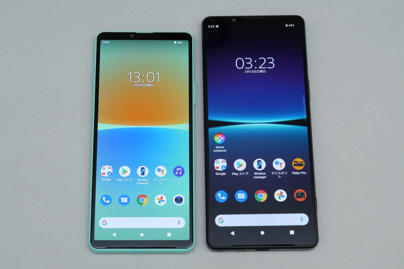 Xperia 1 IV(右)とXperia 10 IV(左)
