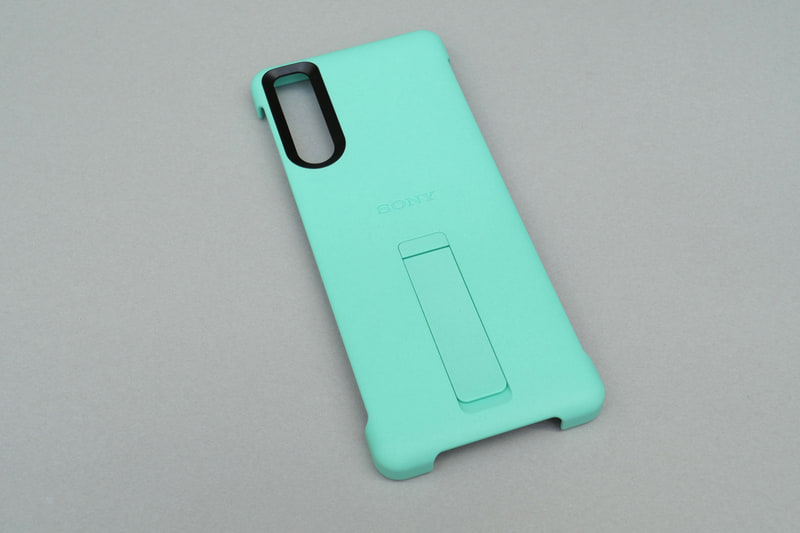 アクセサリとして用意される、スタンド機能付きカバー